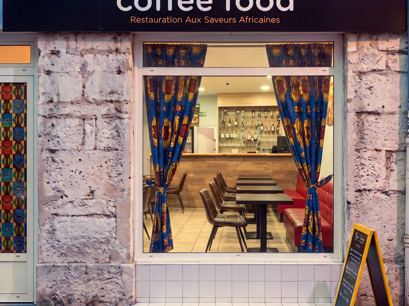 Photo de la façade du restaurant africain Sepela, 107 Grande Rue de la Guillotière, à privatiser pour vos grandes occasions à Lyon 7