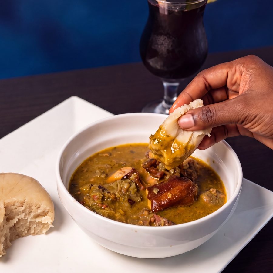 Photo d'une sauce gombo et de son placali, restaurant africain Sepela à Lyon 7